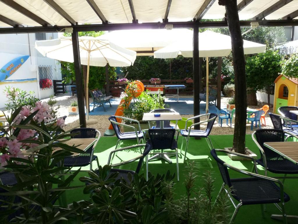 Hotel Arlesiana Римини Экстерьер фото