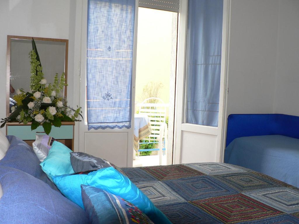 Hotel Arlesiana Римини Экстерьер фото