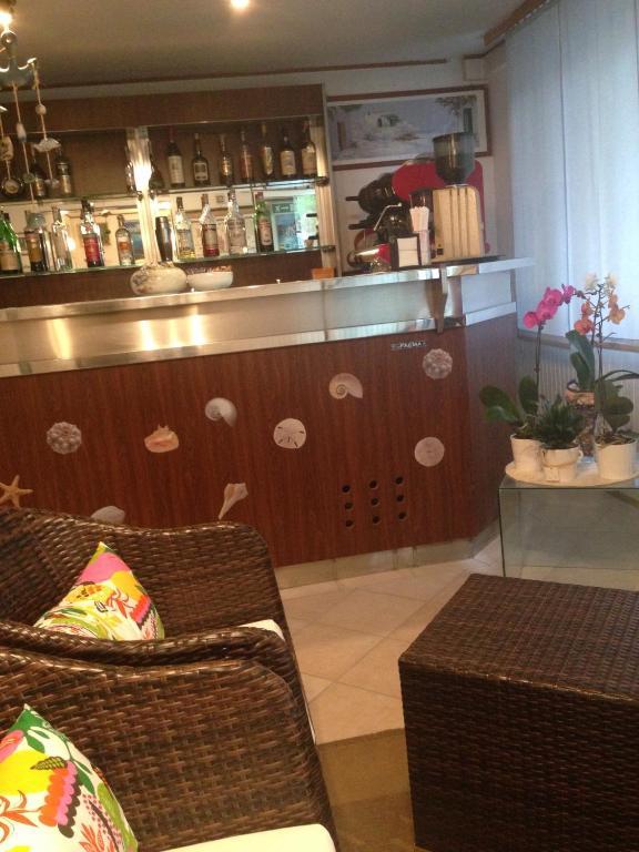 Hotel Arlesiana Римини Экстерьер фото