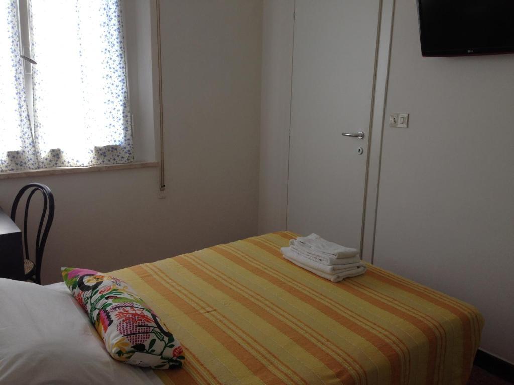 Hotel Arlesiana Римини Экстерьер фото