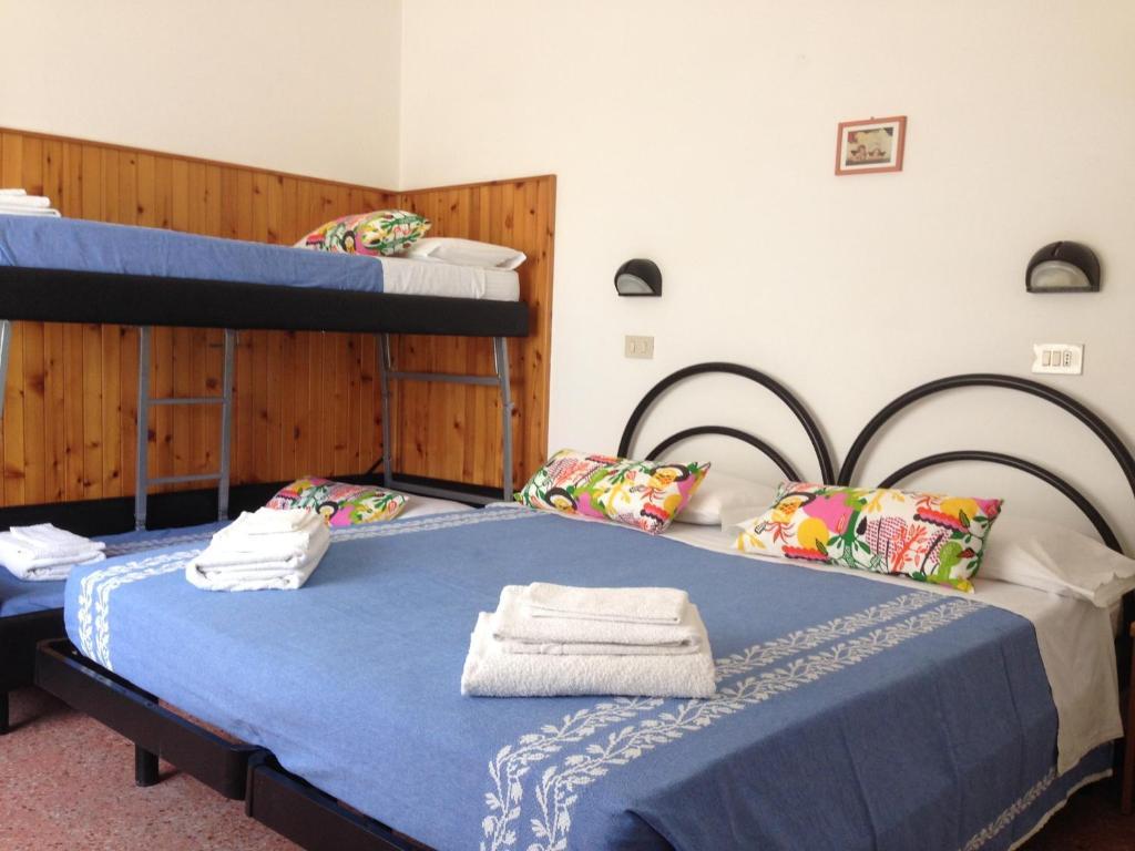 Hotel Arlesiana Римини Экстерьер фото